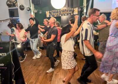 Rondlopende poptroubadour Ed Citroen en de polonaise | Ed Citroen.nl