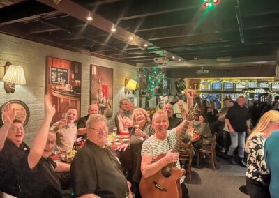 Rondlopende poptroubadour Ed Citroen altijd gezellig | Ed Citroen.nl